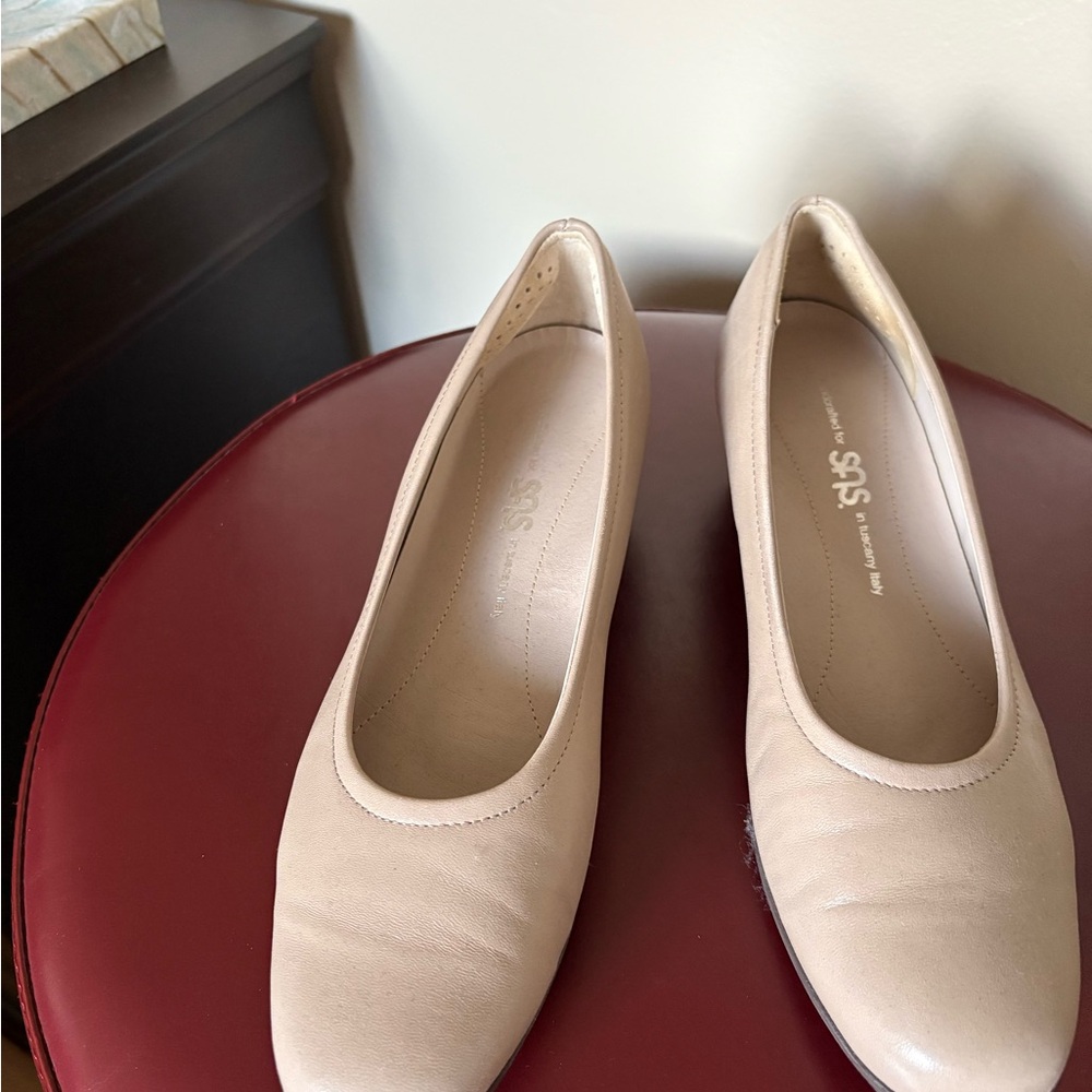 SAS Women's Beige Leather Flats